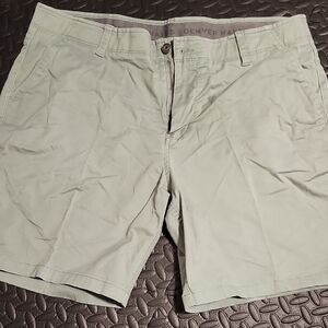 Denver Hayes Men's Soft Gray Flat Front Shorts Size 36